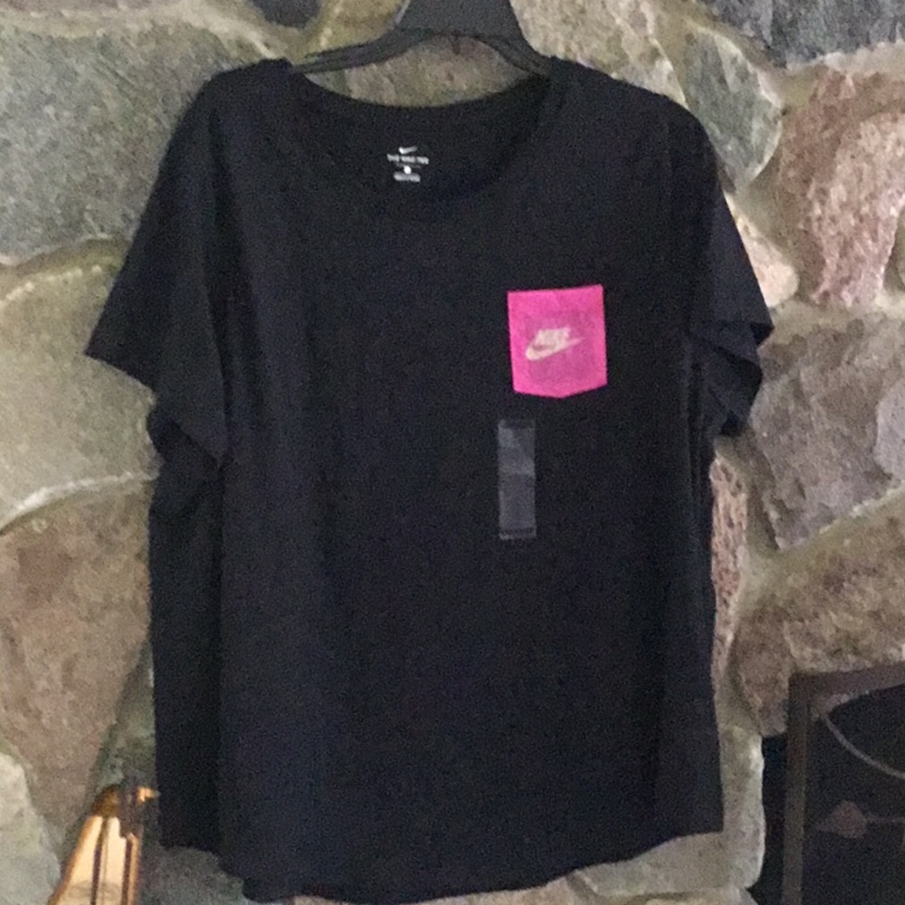 NWT Nike T-Shirt